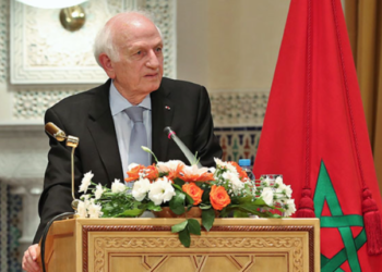 الرئيس الإسرائيلي يوشح مستشار جلالة الملك أندري أزولاي