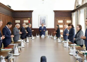 الحكومة تقرر اقتطاعات مالية من أجور الوزراء والموظفين لمواجهة آثار الزلزال