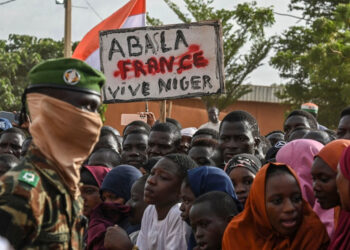خروج فرنسا من النيجر .. هل هي آخر انتكاسة في إفريقيا؟