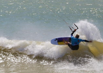 الداخلة.. انطلاق الدورة الـ 13 لبطولة ولي العهد الأمير مولاي الحسن للكايت سورف 2023