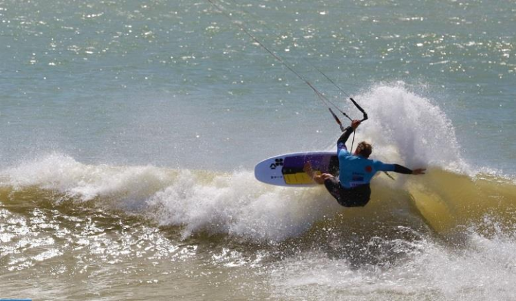 الداخلة.. انطلاق الدورة الـ 13 لبطولة ولي العهد الأمير مولاي الحسن للكايت سورف 2023