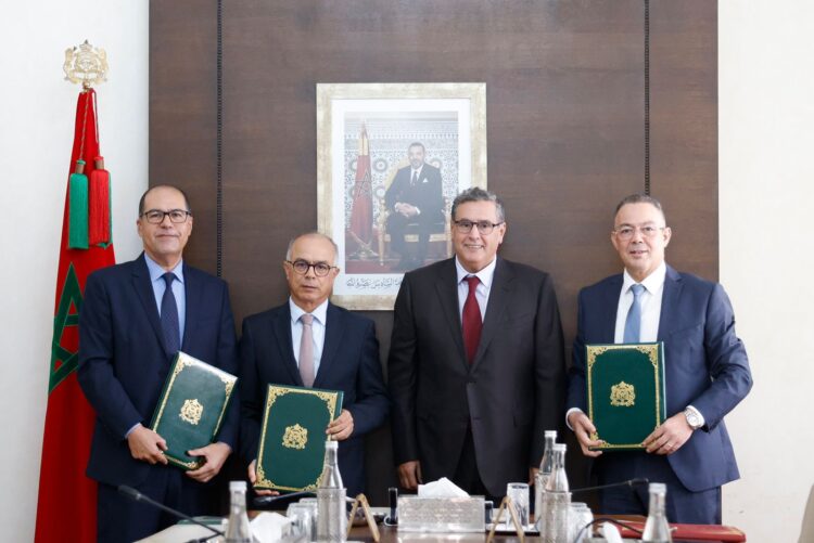 اتفاقية شراكة لتمويل برنامج تأهيل 6 ملاعب وتشييد ملعب جديد
