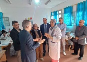 السيد عبد المومن طالب والسيد يوسف السعداني يتفقدان ميدانيا الأجرأة الفعلية لمشروع المدارس الرائدة بمديرية عين الشق