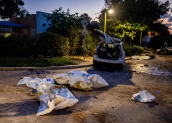 ارتفاع عدد القتلى الإسرائيليين إلى أكثر من 1300