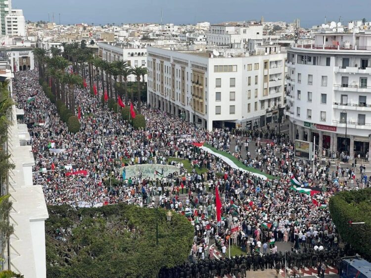 عشرات الآلاف يتظاهرون لدعم الفلسطينيين في المغرب مع احتدام الحرب بين إسرائيل وحماس