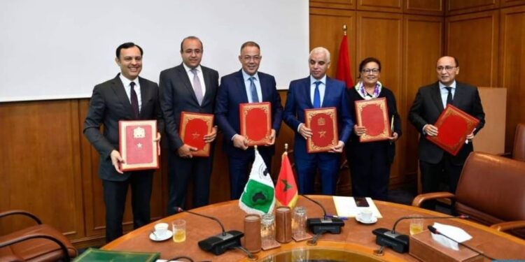المغرب والبنك الإفريقي للتنمية يوقعان على ثلاث اتفاقيات تمويل بقيمة تزيد عن 2,9 مليار درهم