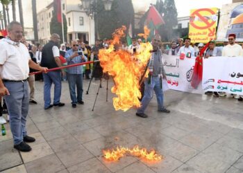 كيف يمكننا السفر إلى بلد يُحرق فيه العلم الإسرائيلي