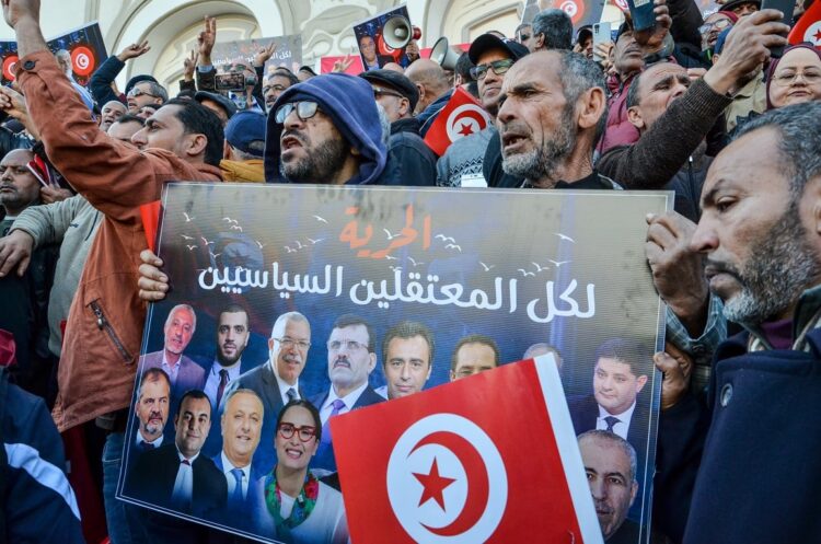 الرابطة التونسية لحقوق الإنسان تدعو إلى التوقف عن "توظيف القضاء لتصفية الخصوم السياسيين"