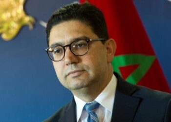 شخصيات طوارقية تعتزم مراسلة وزير الخارجية المغربي من أجل التدخل لإنهاء الحرب الدائرة بأزواد