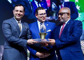 منح الجائزة الكبرى “ميدايز 2023” إلى رئيس اتحاد جزر القمر