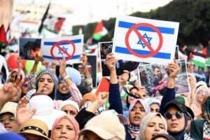 اليهود المغاربة بين سندان الحرب ومطرقة التظاهرات المناهضة للتطبيع بالمغرب
