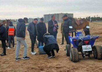 أمواج بحر المحمدية "شاطئ مونيكا" تلفظ كميات من المخدرات