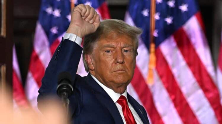 بعد نجاته من محاولة اغتيال.. ترامب يدعو الأمريكيين إلى “البقاء متحدين”