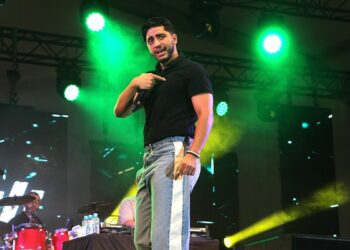مهرجان الشواطئ.. الفنان الشاب مهدي فاضيلي يلهب حماس جمهور الناظور
