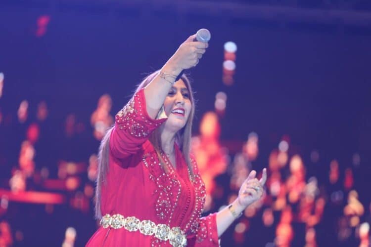 الفنانة الريفية صابرينا تلهب حماس جمهور الحسيمة